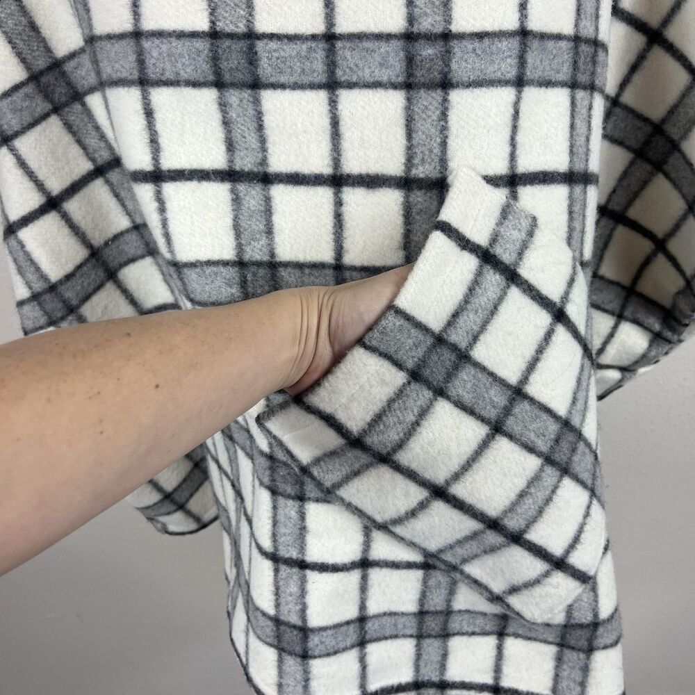 World Market Poncho Jacket Womens One Size White Plaid Fleece Pockets Boho - Picture 3 of 8